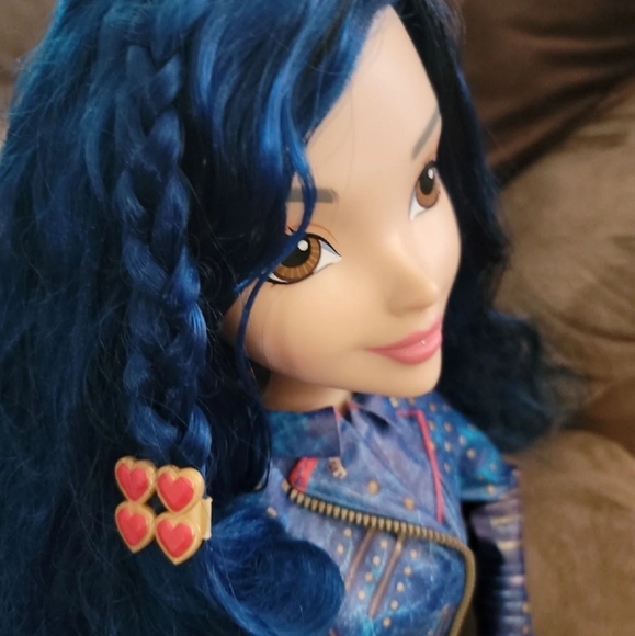 Disney Descendants Evie Doll - Picture 6 of 11